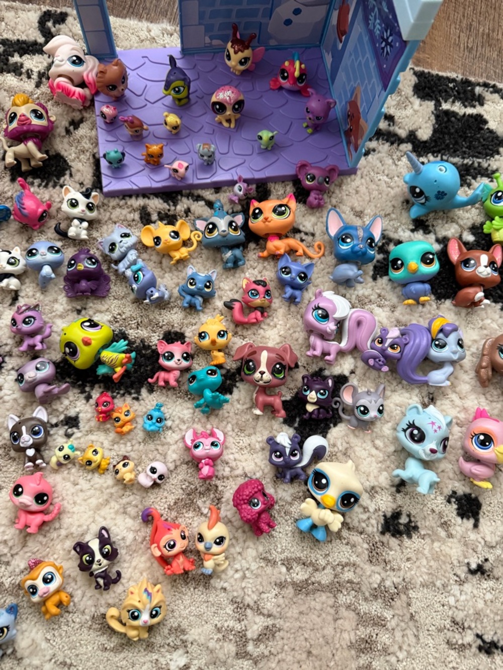 Littlest Pet Shop Assorted Small Pets - Mixed Colors - Picture 2 of 9
